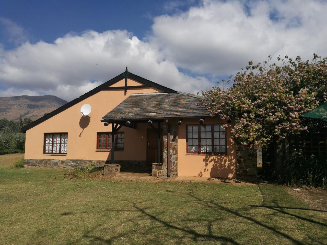 Wits End Mountain Resort Champagne Valley Exterior foto